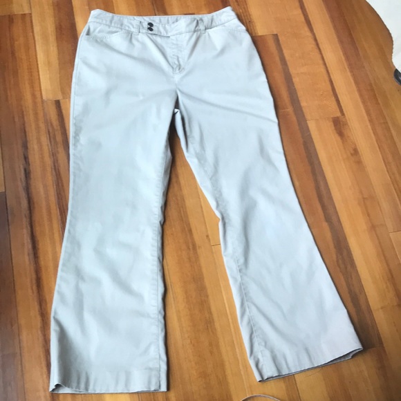 Jones New York Pants - ☘️3/$15 Jones of NY Women’s Khaki Pants size 12